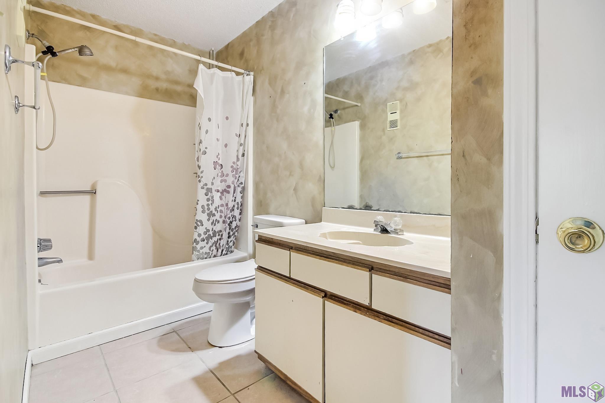 5137 Nicholson Drive, Unit B32 Baton Rouge, LA 70820 - Photo 6 of 8 Gallery Image 6