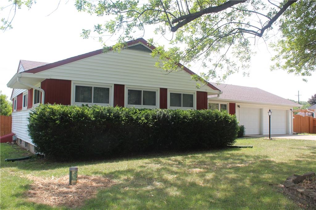 5231 Hickory Road Indianapolis, IN 46239 - Photo 3 of 27 Gallery Image 3