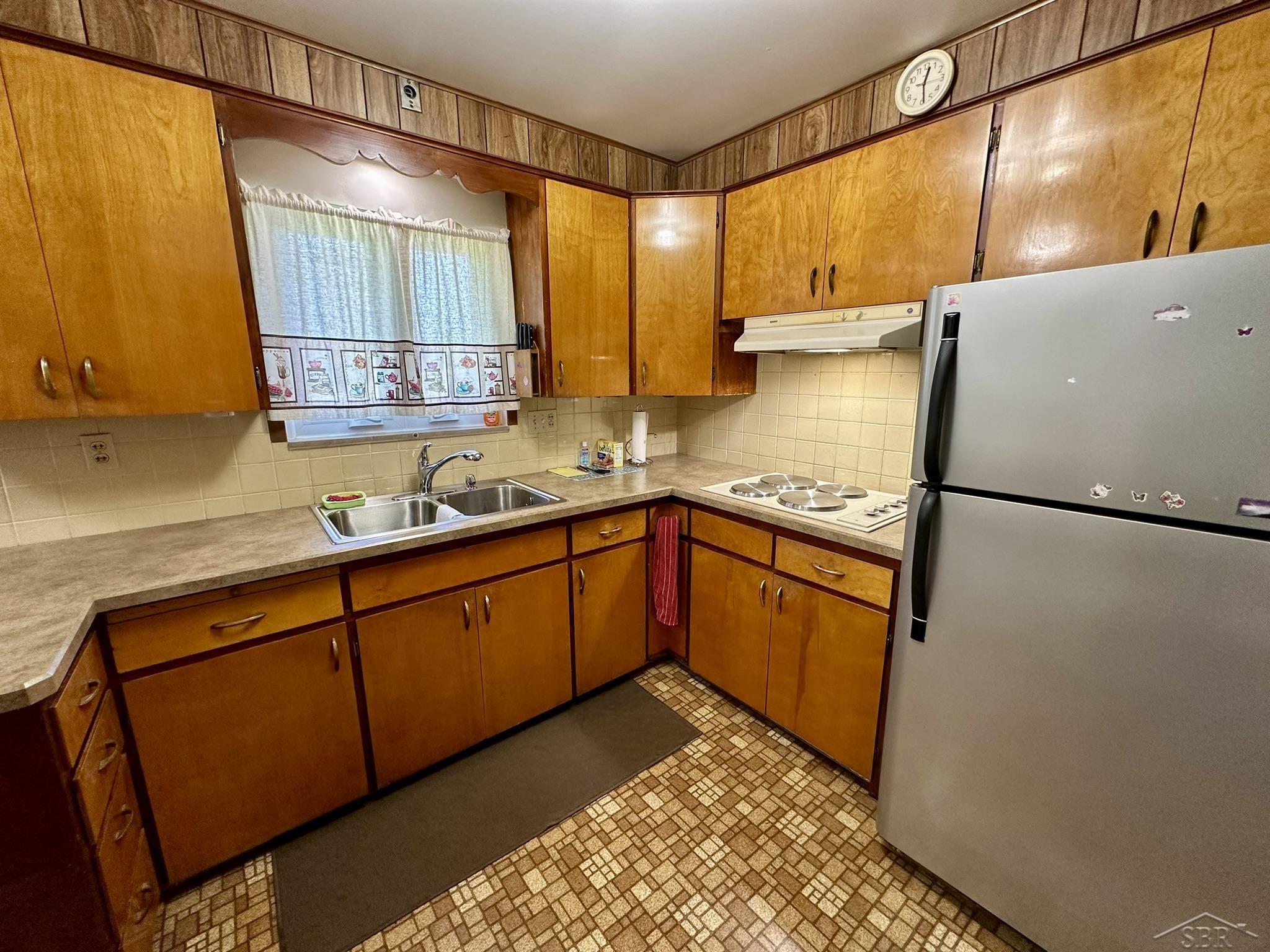2467 Shattuck Road Saginaw, MI 48603 - Photo 6 of 38 50141759-95f72d5b-9073-4429-9e26-665fd8aa0bdd.JPG