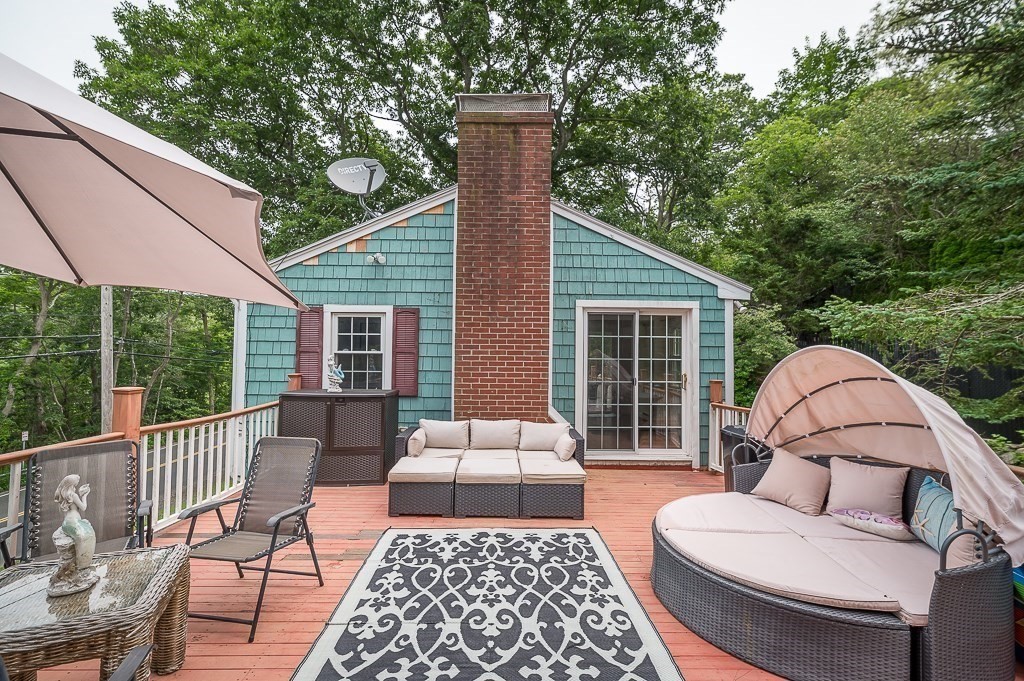 133 Thatcher Road Gloucester, MA 01930 - Photo 20 of 32 a balcony with furniture and a potted plant