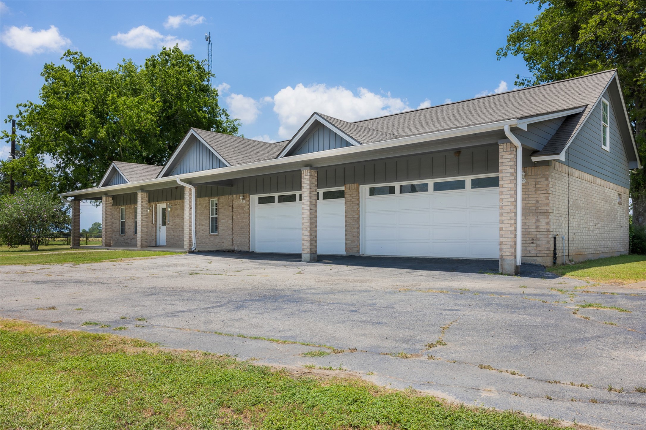 3500 Fazzino Lane Bryan, TX 77807 - Photo 21 of 42 Attached Garage