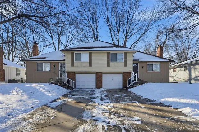 $450,000 | 1409-1411 East Ridgeway Drive, Olathe, KS 66061