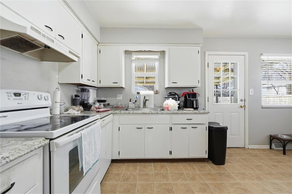 1409-1411 East Ridgeway Drive Olathe, KS 66061 - Photo 13 of 35