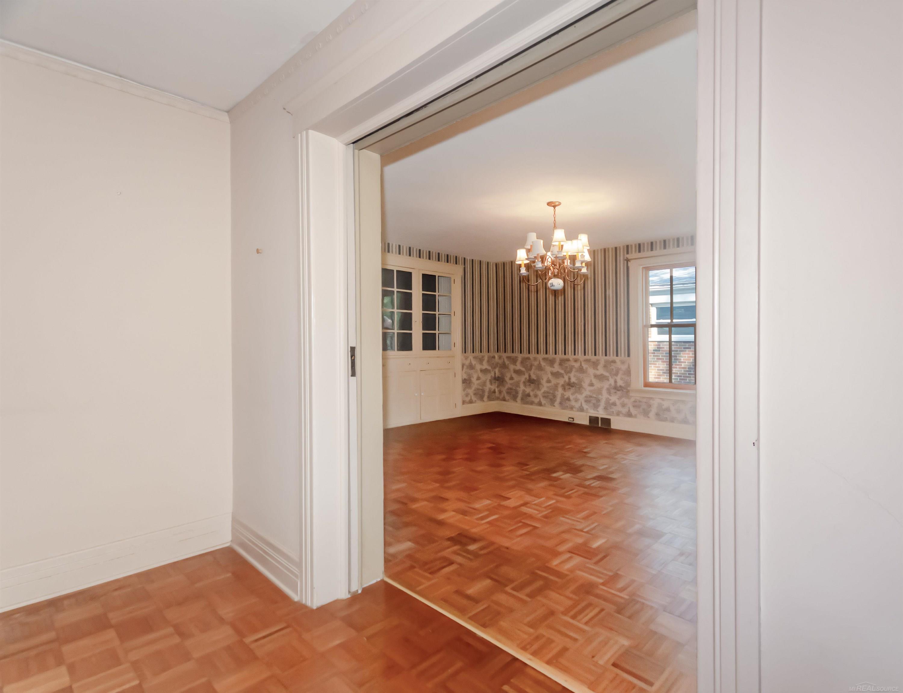 194 Moross Road Grosse Pointe, MI 48236 - Photo 17 of 64 50218137-a9aed4fe-24e0-4a39-910e-fac443e1cd2d.JPG