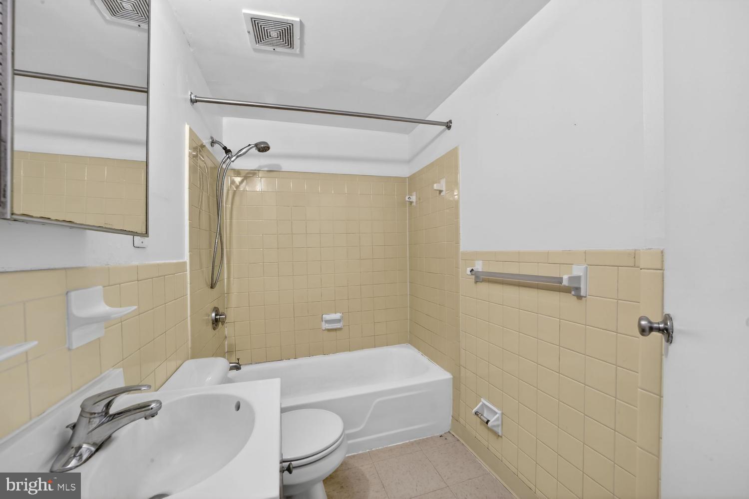 1440 W Street Northwest, Unit 304 Washington, DC 20009 - Photo 17 of 20