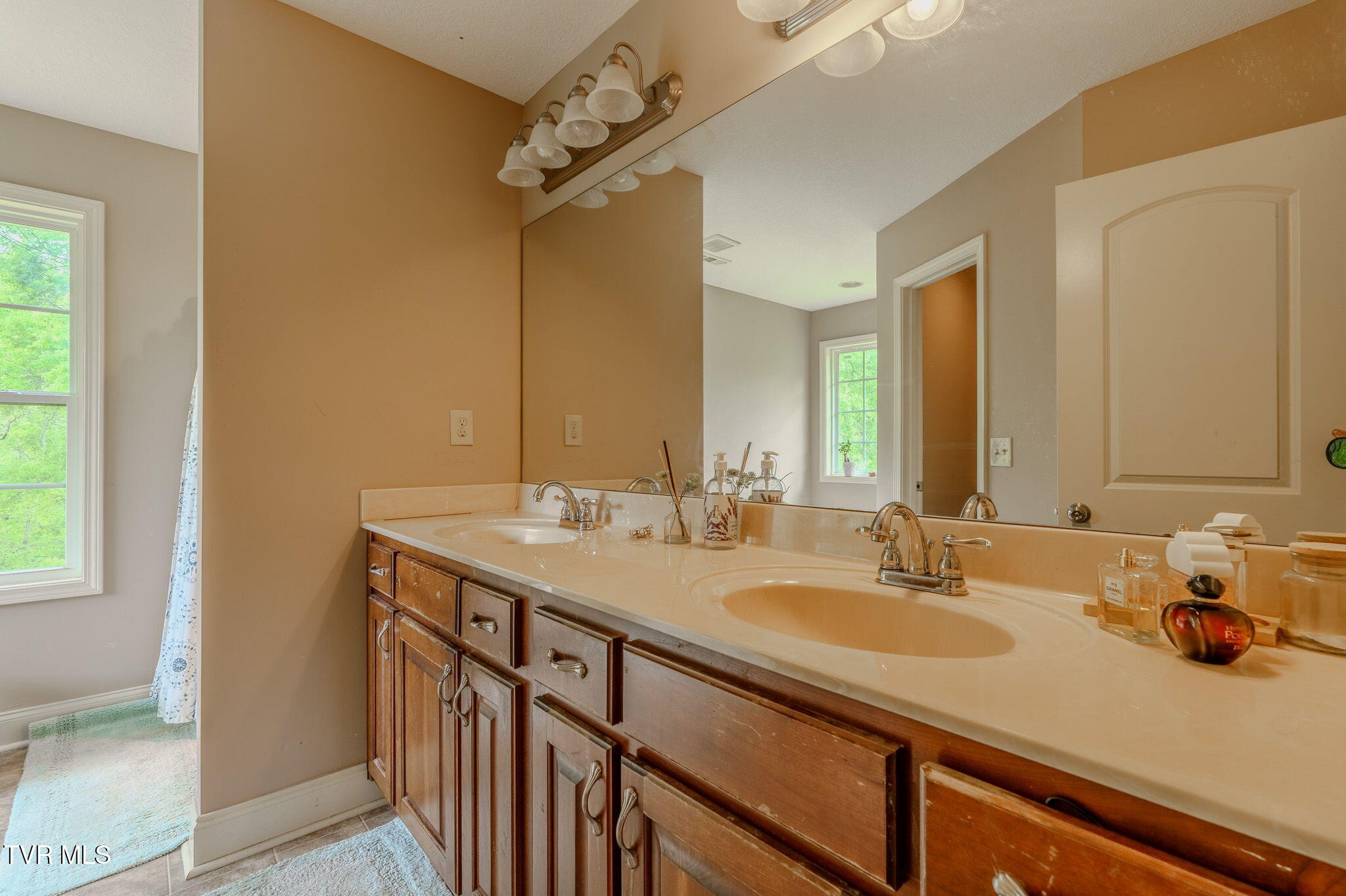 2898 Watauga Road Johnson City, TN 37601 - Photo 28 of 45 17-web-or-mls-_DSC4059-HDR