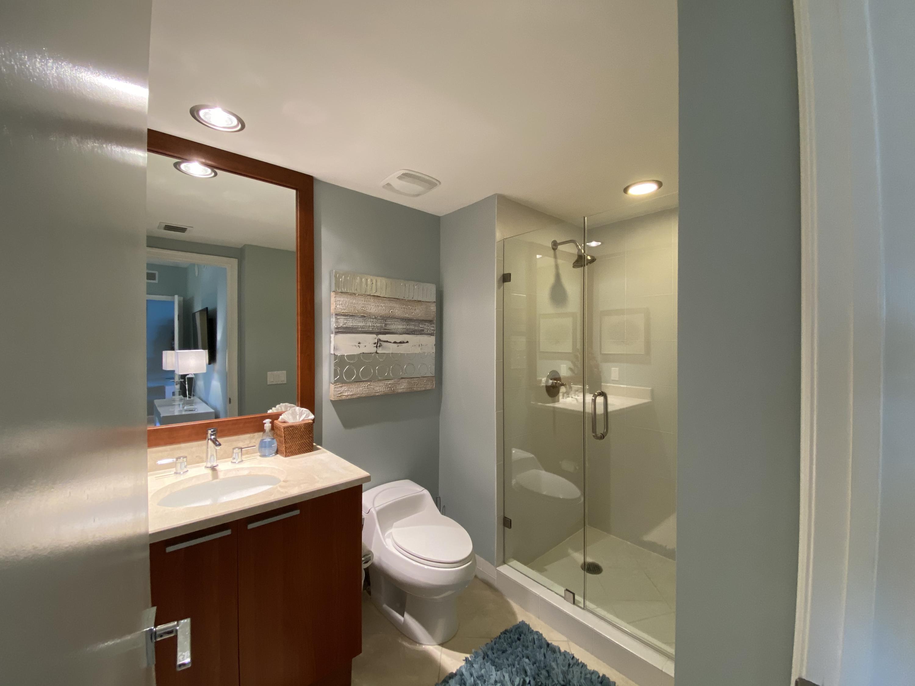2640 Lake Shore Drive, Unit 2211 Riviera Beach, FL 33404 - Photo 20 of 27 Guest Bath #2