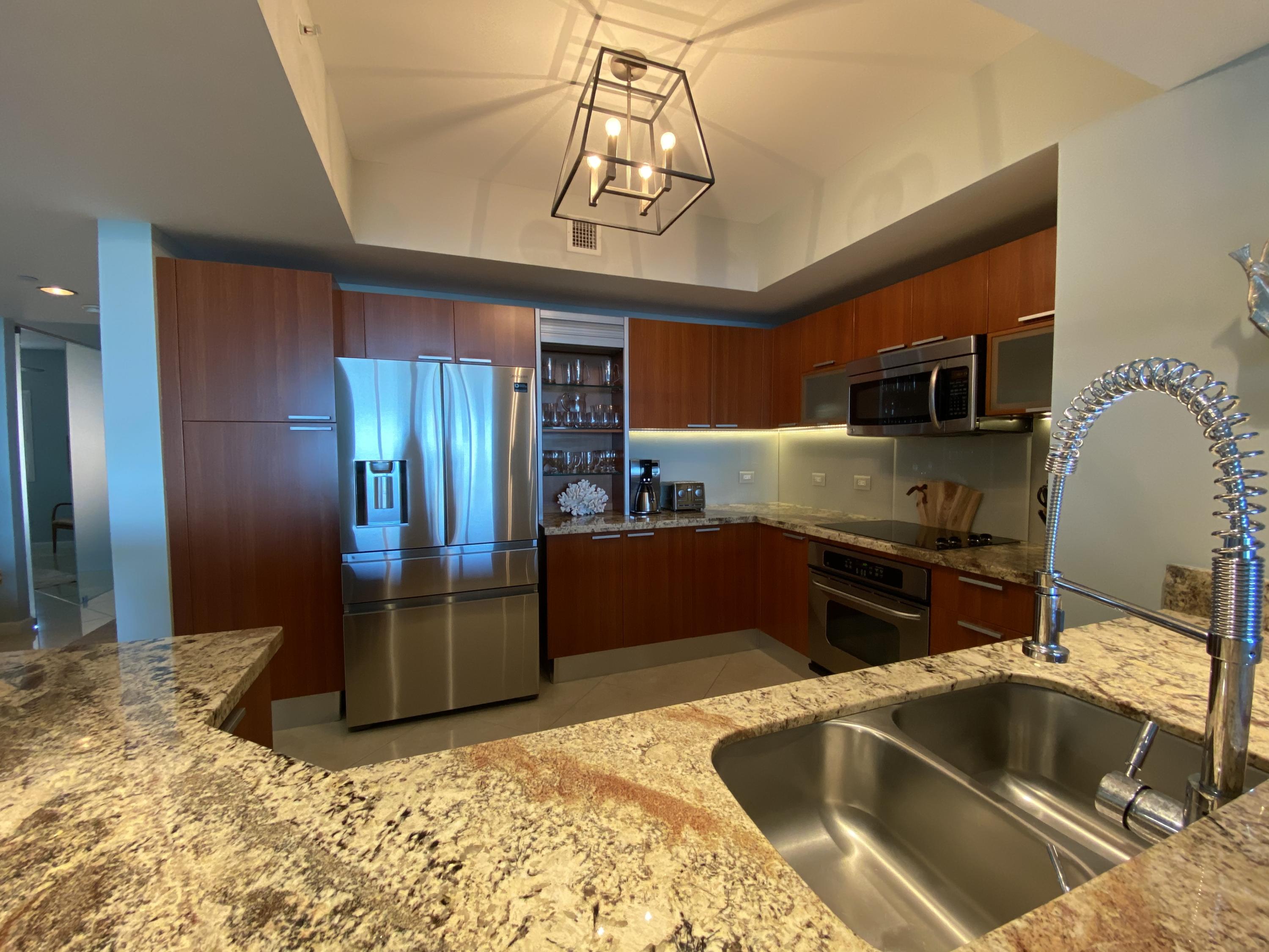 2640 Lake Shore Drive, Unit 2211 Riviera Beach, FL 33404 - Photo 9 of 27 Kitchen