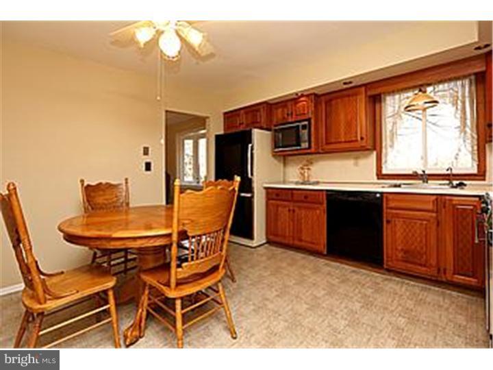 3216 Nottingham Road Norristown, PA 19403 - Photo 12 of 25 Kitchen