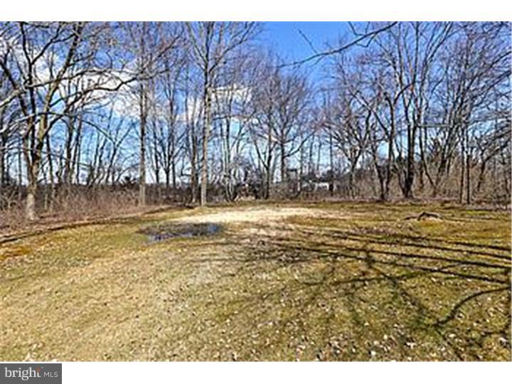 3216 Nottingham Road Norristown, PA 19403 - Photo 3 of 25 Back Yard
