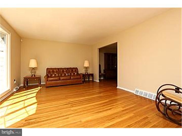 3216 Nottingham Road Norristown, PA 19403 - Photo 7 of 25 Living Room