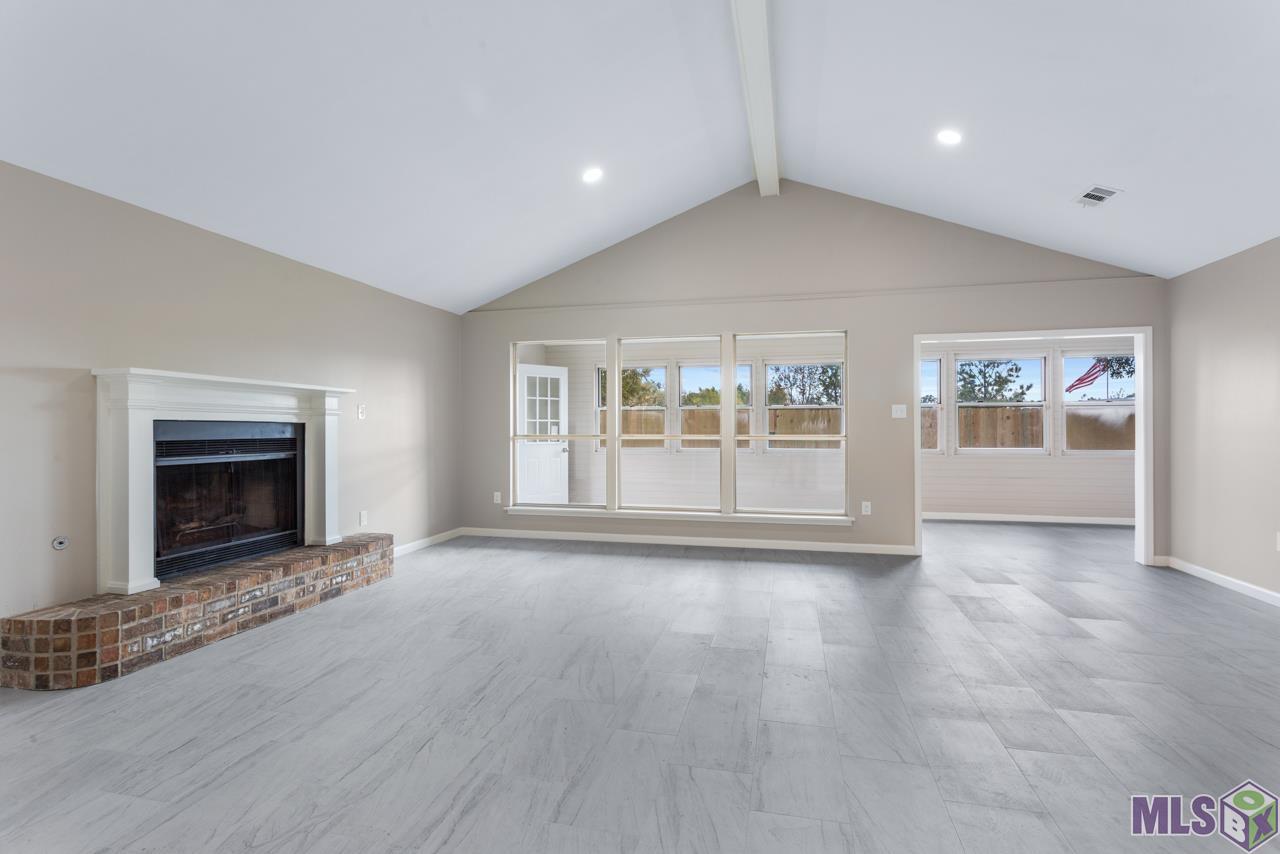 13462 South Fairview Avenue Baton Rouge, LA 70816 - Photo 2 of 19