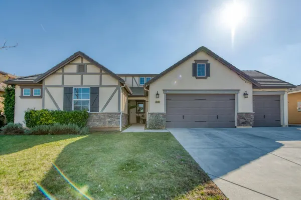$770,000 | 3076 Portals Avenue, Clovis, CA 93619