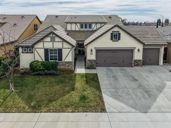 $770,000 | 3076 Portals Avenue, Clovis, CA 93619