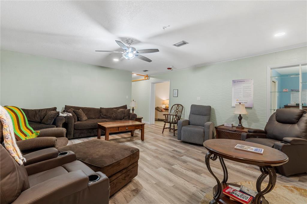 207 West Wheeler Road Seffner, FL 33584 - Photo 6 of 43