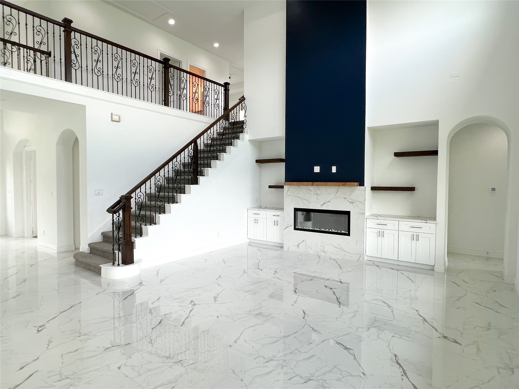 126 Lakeland Circle Rosharon, TX 77583 - Photo 13 of 41 Living area, electric chimney