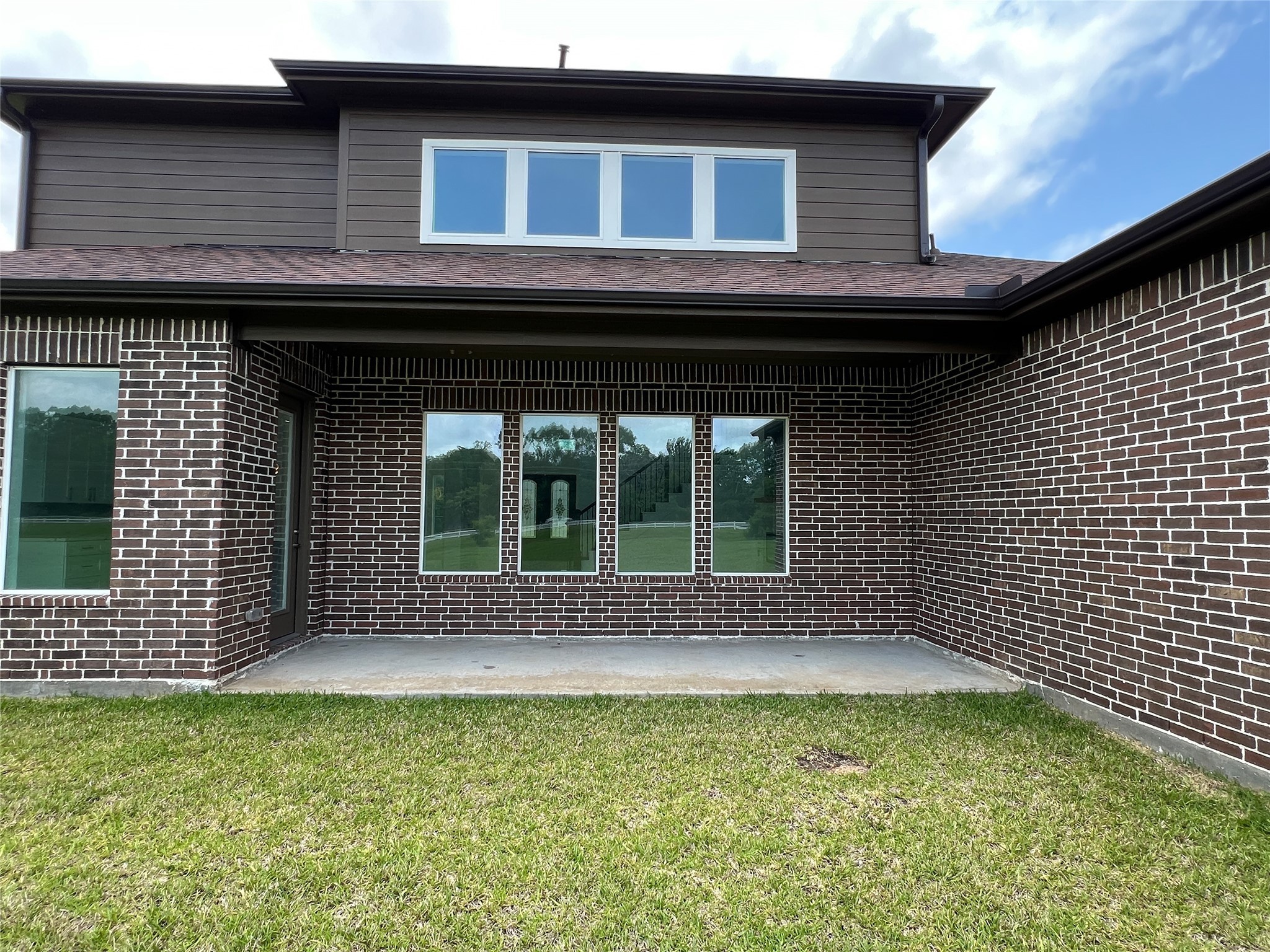 126 Lakeland Circle Rosharon, TX 77583 - Photo 18 of 41 This back porch is waiting on you for countless days and evenings with family and friends.