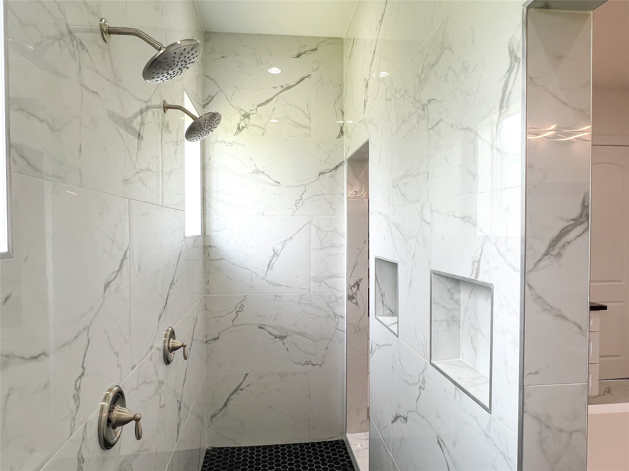 126 Lakeland Circle Rosharon, TX 77583 - Photo 25 of 41 Enjoy this double shower design. Making your bathroom again feel like a spacious spa in your own home.