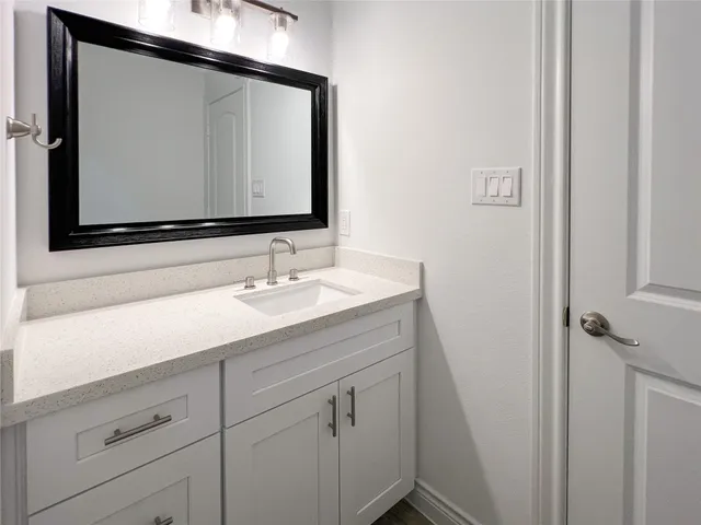 $660,000 | 126 Lakeland Circle, Rosharon, TX 77583