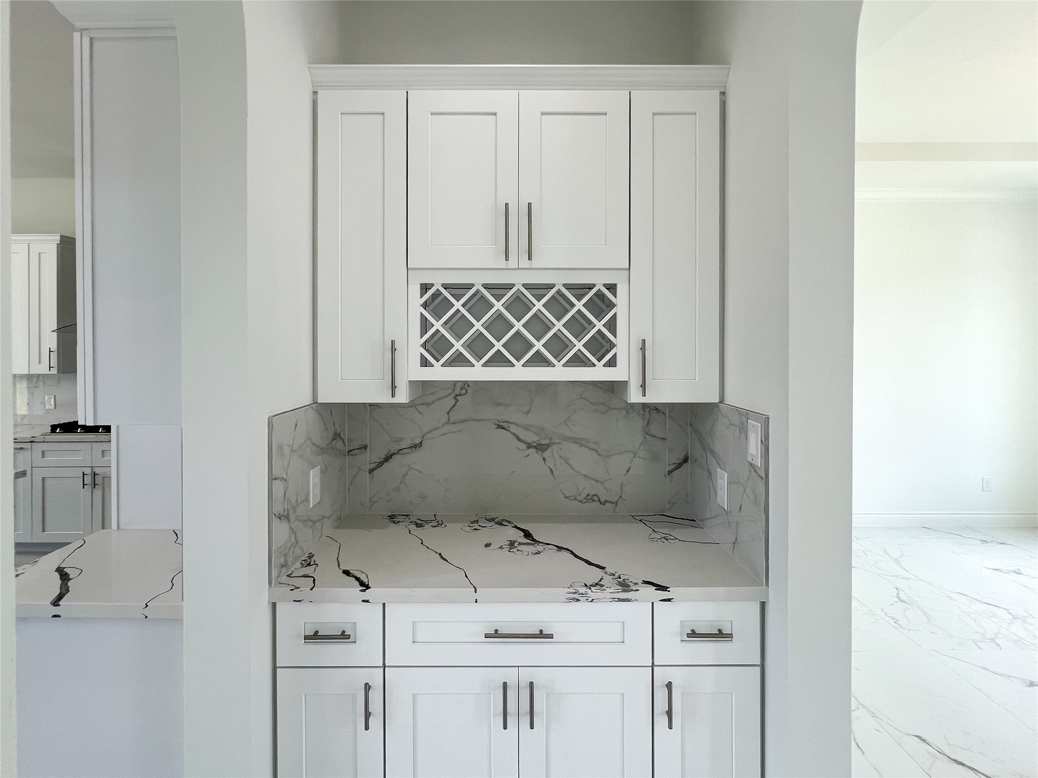 126 Lakeland Circle Rosharon, TX 77583 - Photo 8 of 41 Hutch dry bar