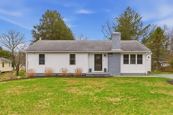 $589,000 | 739 East, Tiverton, RI 02878