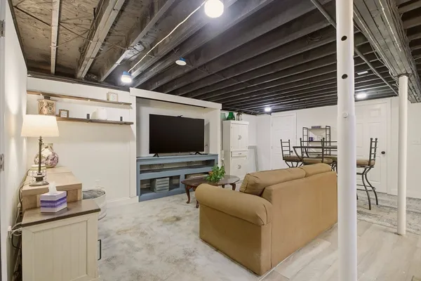 $589,000 | 739 East, Tiverton, RI 02878