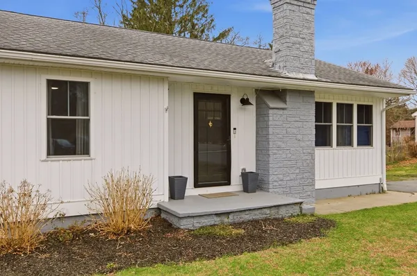 $589,000 | 739 East, Tiverton, RI 02878