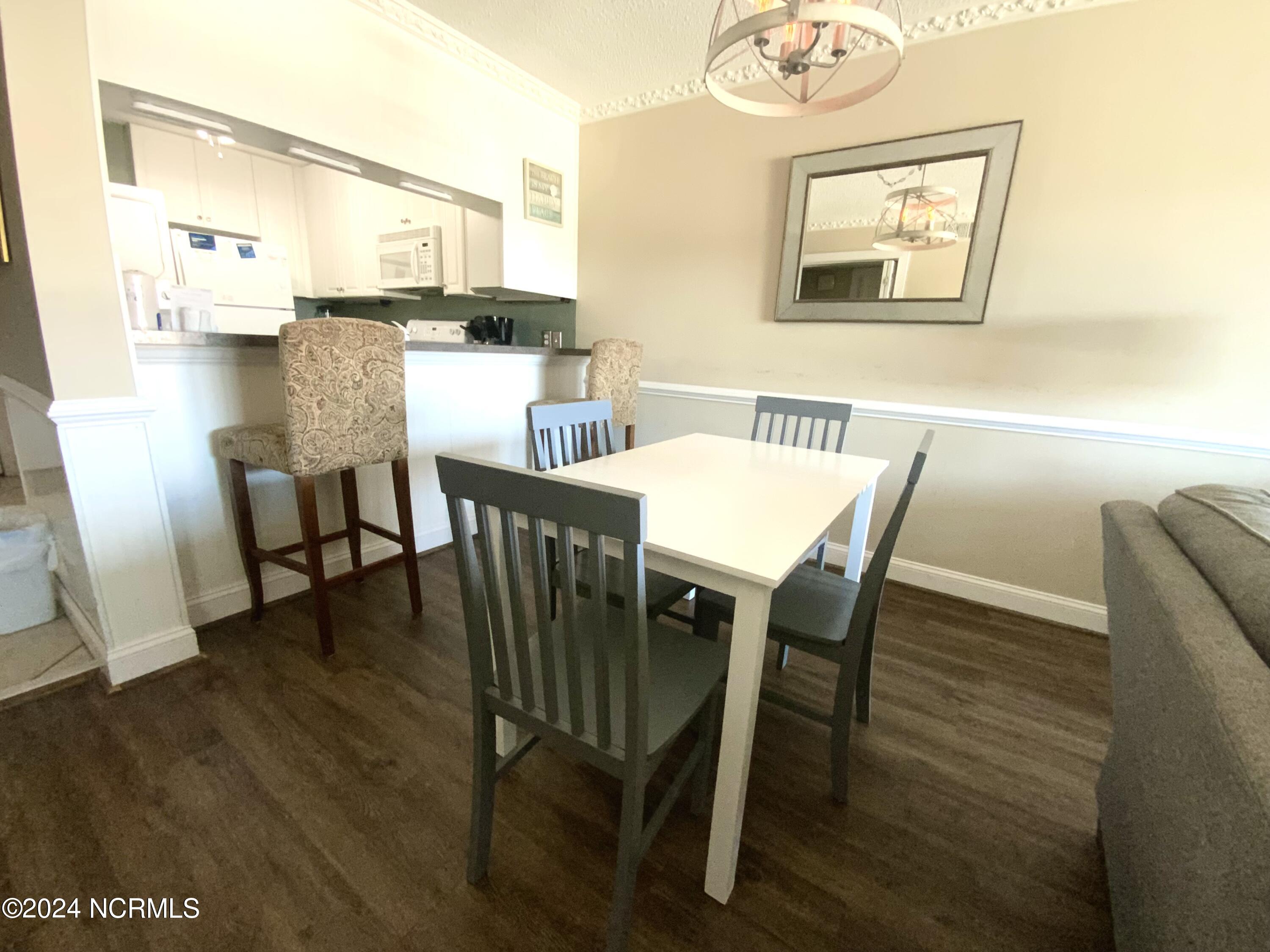 1904 East Fort Macon Road, Unit 255 Atlantic Beach, NC 28512 - Photo 8 of 35 Dining area and bar seating