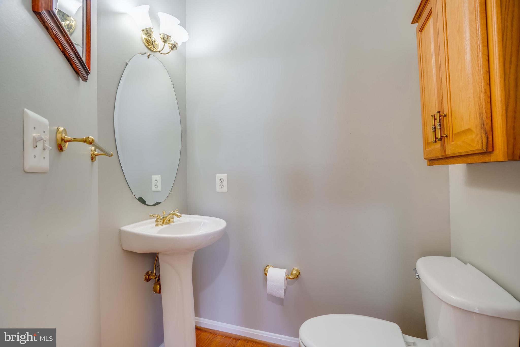 13641 Cedar Run Lane Herndon, VA 20171 - Photo 24 of 56 a bathroom with a toilet sink and mirror