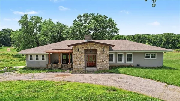 $685,000 | 3322 North 67th Street, Kansas City, KS 66109