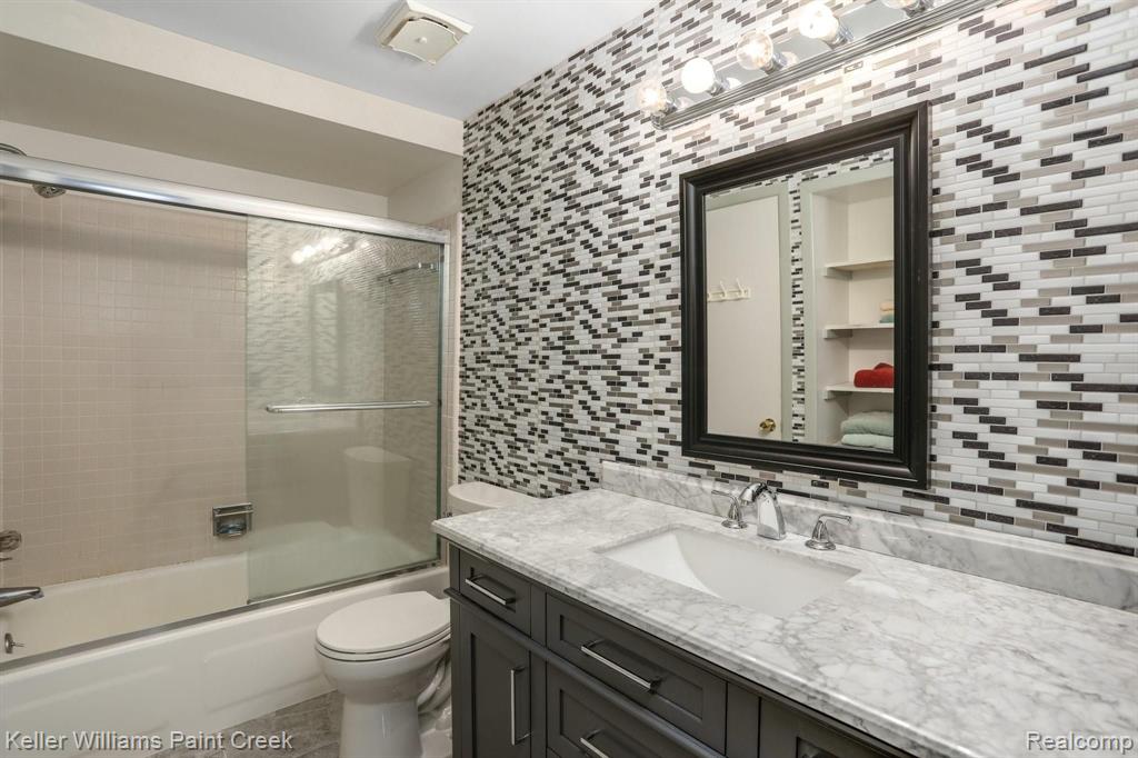 354 Willow Grove Lane Rochester Hills, MI 48307 - Photo 15 of 21