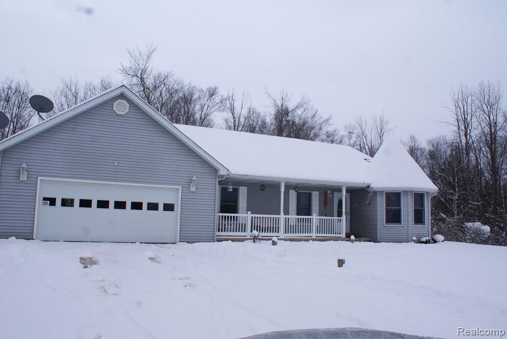 2340 Castle Road North Branch, MI 48461 - Photo 2 of 29 DSC05558.JPG