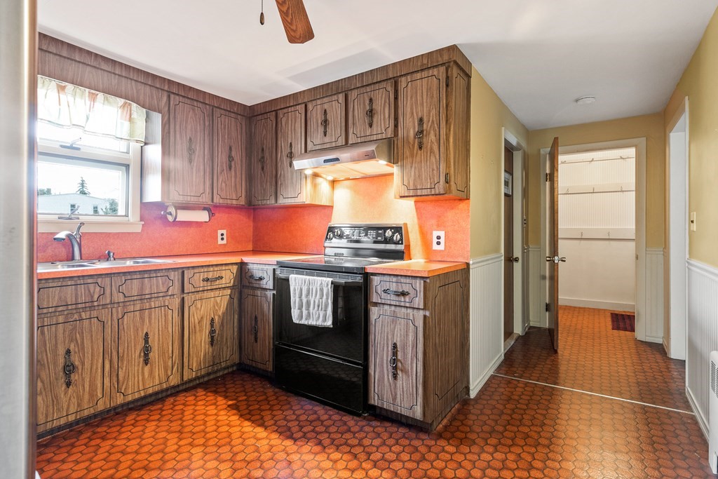 18 Braman Street Danvers, MA 01923 - Photo 13 of 36