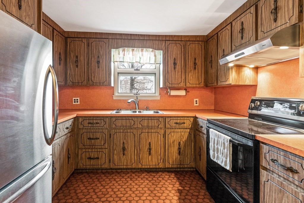 18 Braman Street Danvers, MA 01923 - Photo 14 of 36