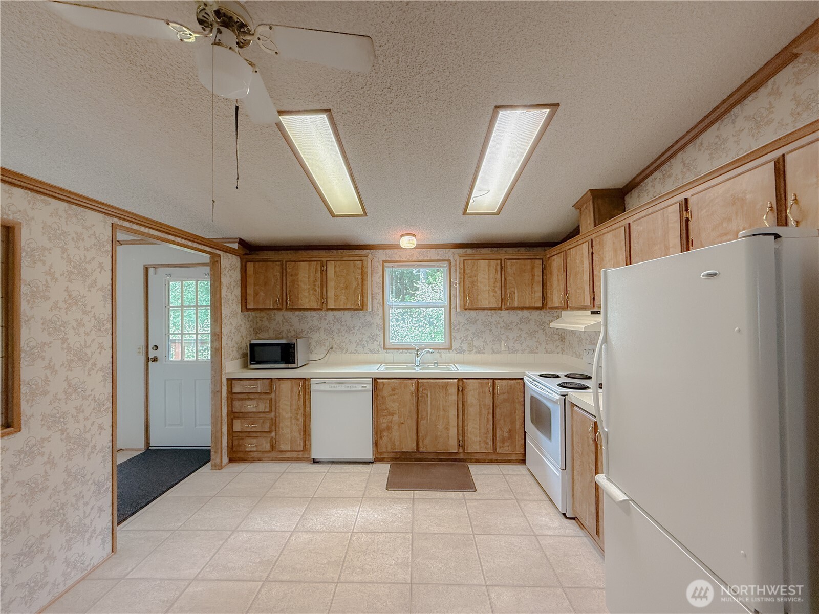 5010 Offut Lake Road Southeast Tenino, WA 98589 - Photo 13 of 33