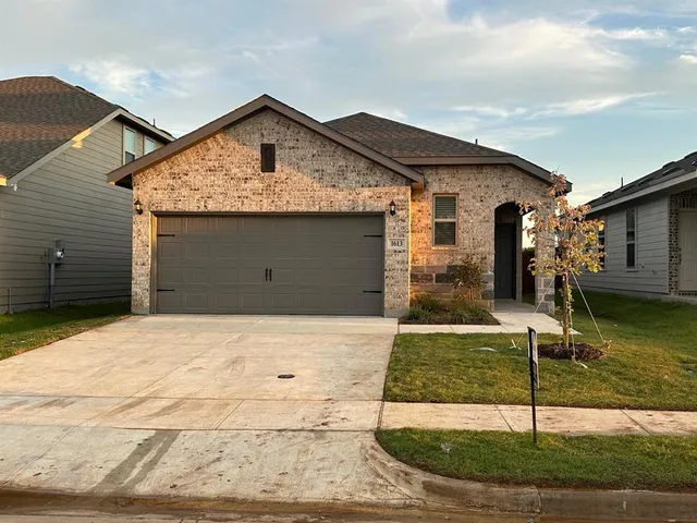 $2,000 | 1613 Edgeway Drive, Aubrey, TX 76227