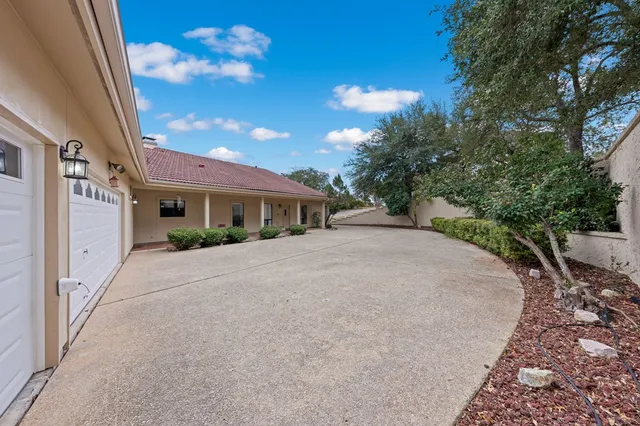 a view of a house with entryway