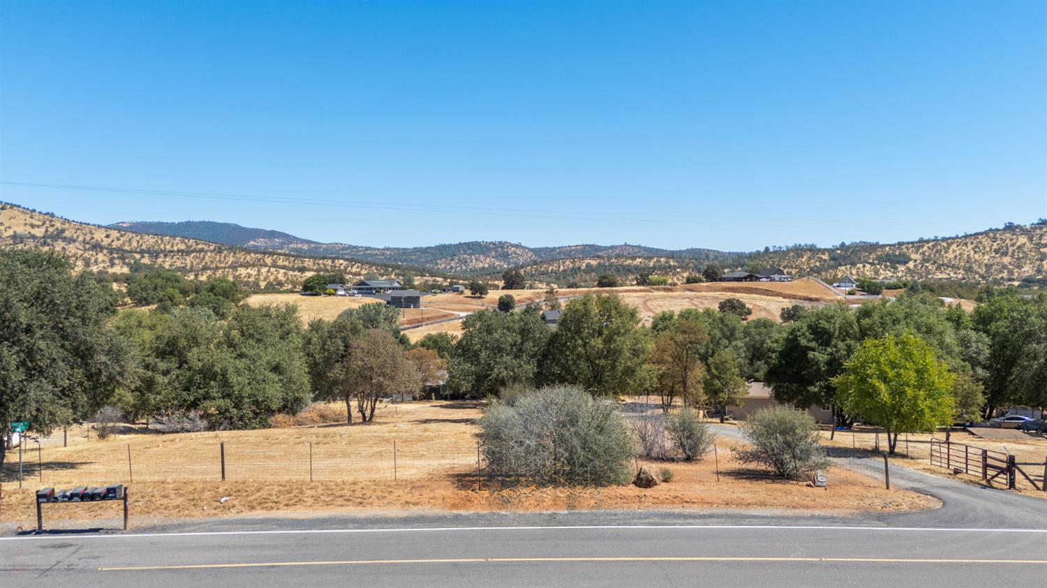 2384 Choctaw Road Copperopolis, CA 95228 - Photo 4 of 53 a view of a city