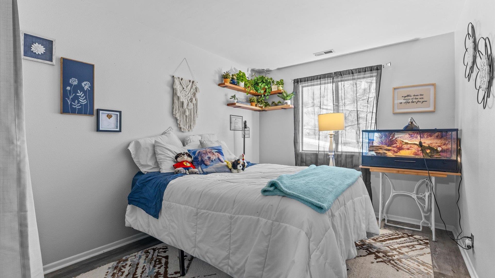 517-28 28 1/2 Road, Unit 4E Grand Junction, CO 81501 - Photo 9 of 15 a living room with furniture and wooden floor