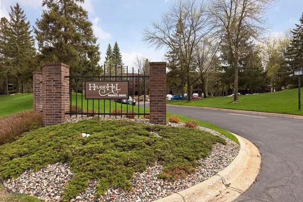 $299,900 | 8430 Pennsylvania Road, Unit 311, Bloomington, MN 55438