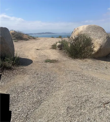 a view of a sky view