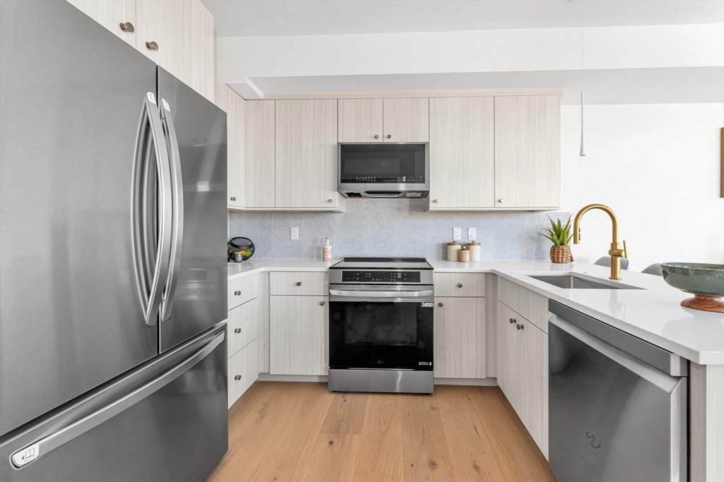 34 Oak Street, Unit 202 Boston, MA 02136 - Photo 5 of 27