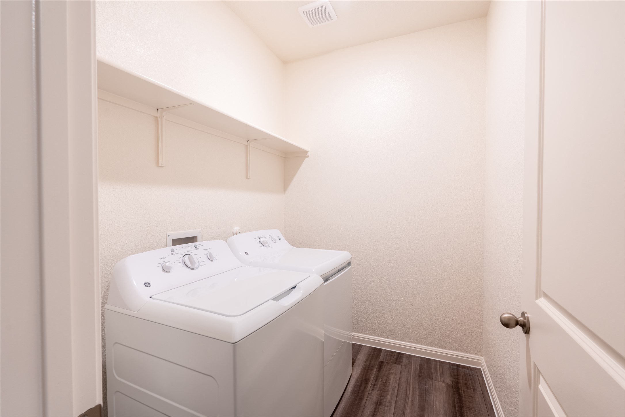 144 Mullen Way Taylor, TX 76574 - Photo 11 of 26 a utility room with dryer and washer