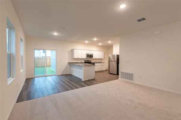 $1,950 | 144 Mullen Way, Taylor, TX 76574