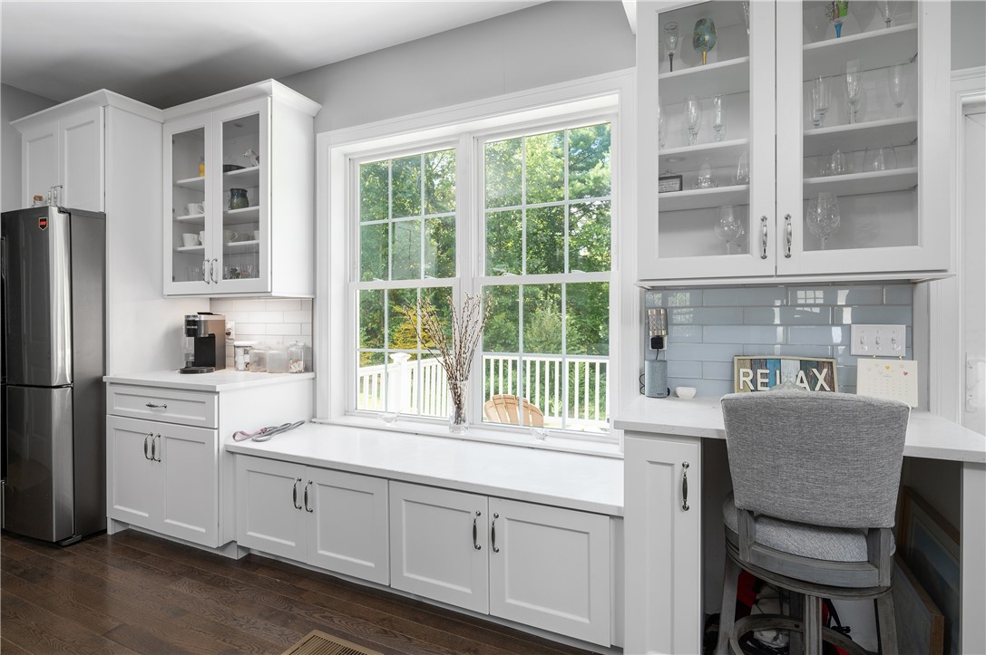 93 Cedar Forest Road Smithfield, RI 02917 - Photo 7 of 47