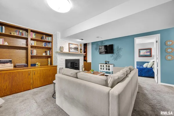 $225,000 | 1604 West Devereux Drive, Peoria, IL 61614