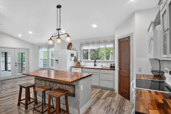 $839,000 | 360 Darwin Drive, Bertram, TX 78605