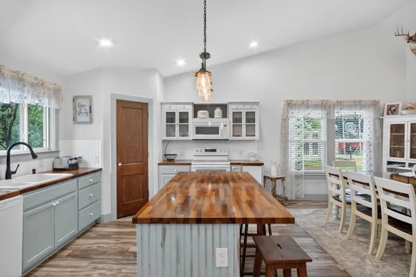 $839,000 | 360 Darwin Drive, Bertram, TX 78605