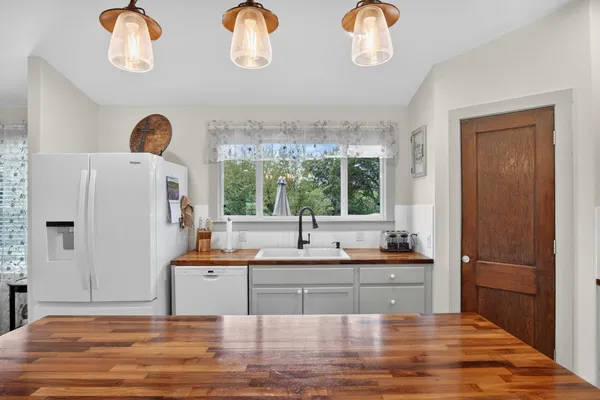 $839,000 | 360 Darwin Drive, Bertram, TX 78605