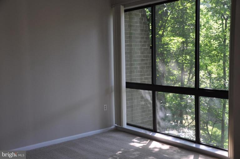 11612 Ivystone Court, Unit 5/300 Reston, VA 20191 - Photo 9 of 11 Dining Room